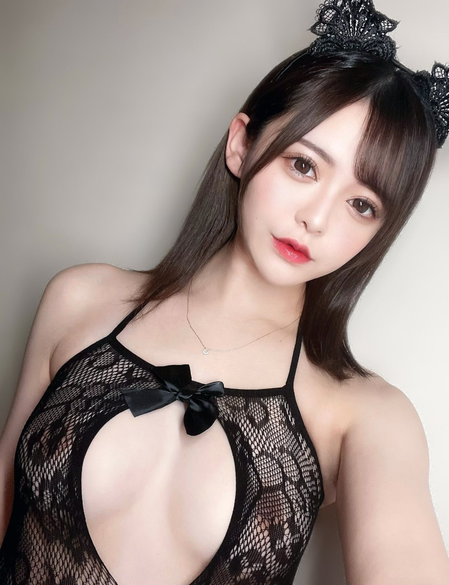 找到新的目标了！八头身黄金比的她不玩了！