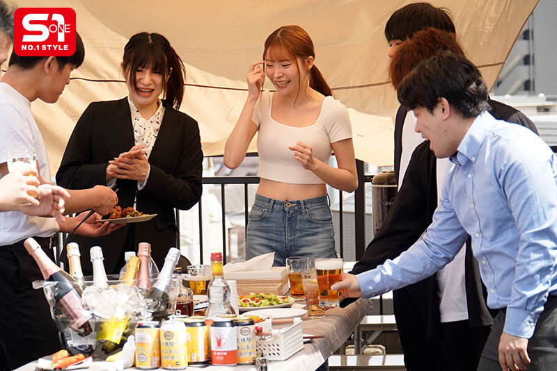 笹倉彩(笹仓彩)作品SONE-953发布!酒后变超随便的巨乳OL,在公司烤肉会上对所有员工双腿大开-图片2