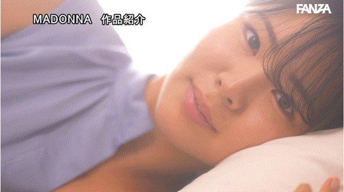 「诱惑短发人妻」火辣出道，和丈夫旅行时偷跑出来拍片...