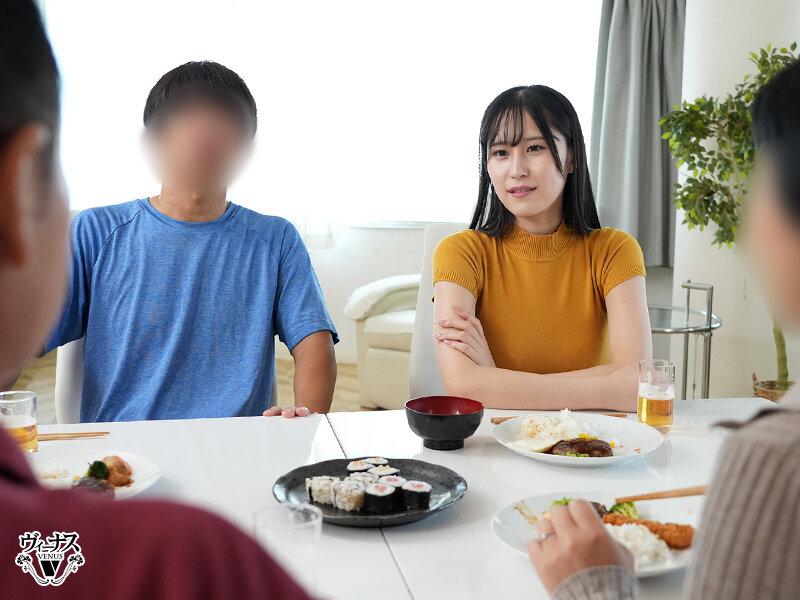 公司里最正的女同事揪我假扮男友!回老家探亲变「真枪实弹」