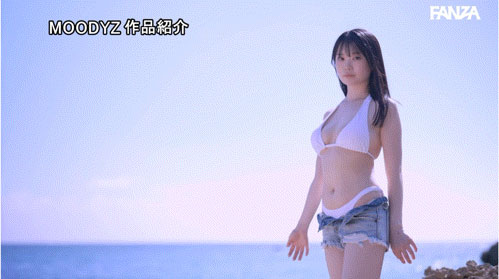 「H罩杯巨乳女大生」火辣下海了!「穿比基尼的白皙美胸」超养眼!